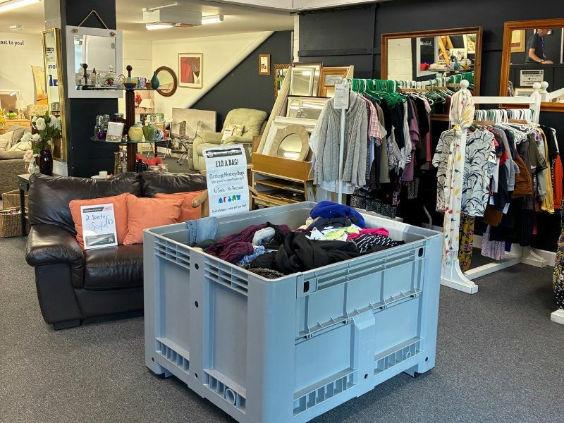 preloved-clothing-homewares-sofas-on-sale-in-the-depot-shop
