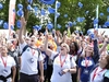 participants-throw-their-hats-in-the-air-and-cheer-at-the-thames-bridges-trek-start-line