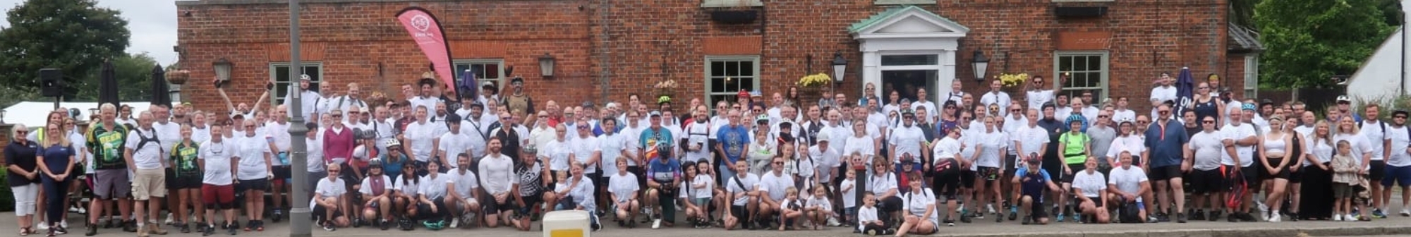 huge-group-of-cyclists-gathered-outside-pub-before-bike-ride