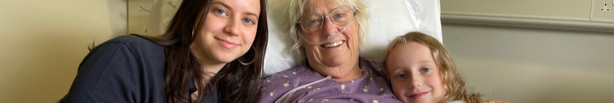 polly-with-her-granddaughters-on-the-inpatient-unit