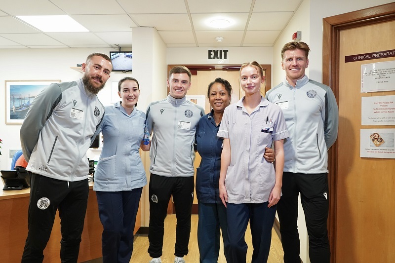 stevenage-players-with-garden-house-hospice-care-nurses