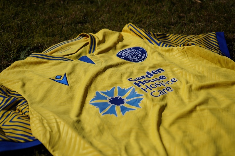 close-up-of-hospice-logo-on-stevenage-football-club-shirt