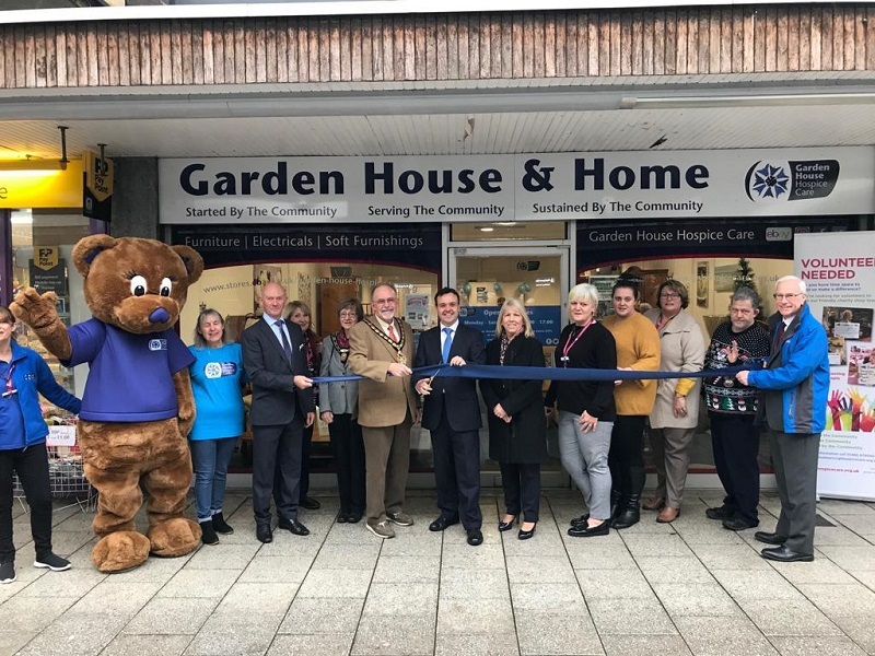 staff-and-volunteers-at-the-shop-opening-in-2019