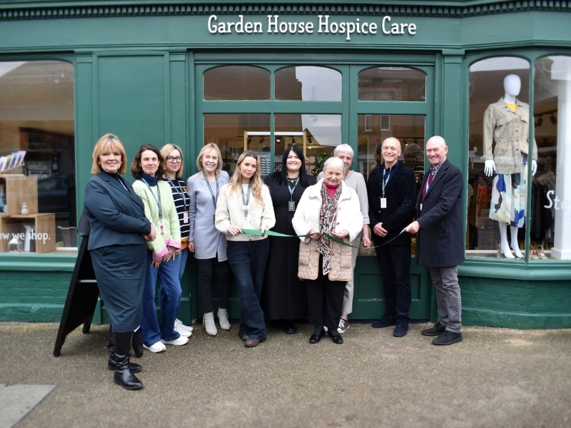 hospice-staff-and-volunteers-stand-outside-our-baldock-shop