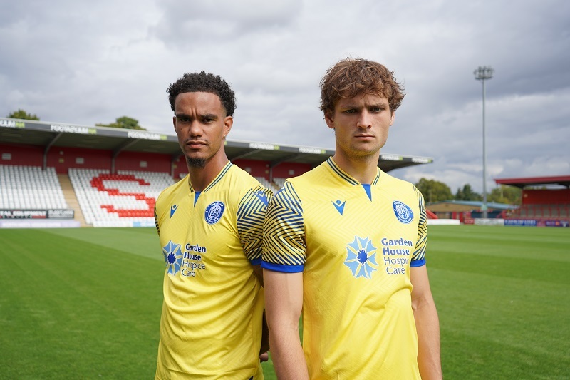 official-photo-of-stevenage-players-in-stadium-wearing-new-kit