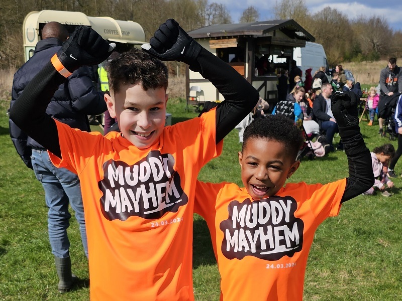 mayson-and-jaziel-cheering-before-the-mini-mudder